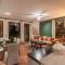 Angelic Centro 2BR, Pool & Jacuzzi, Gated Village