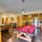 Grand Ellijay Cabin with Mountain Views and Pool Table