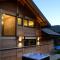 Chalet neuf, Jacuzzi, piscine privée mai-sept, pétanque, proche Paradiski
