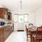 Spacious en-suite in a 5-Bedroom House at Hanwell (2nd Floor) - Hanwell