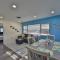 Lovely vacation home 1 block from beach & downtown Gulfport