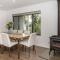 Waterfall Gully Retreat with Gas heated Pool