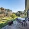 Four Seasons Luxury Amid Breathtaking Landscape - Red Hill South