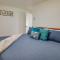 Tree-Lined Gold Beach Retreat with Multiple Decks! - غولد بيتش