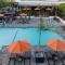 Palm Garden Hotel - Thousand Oaks