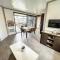 Chalet cosy avec piscine chauffée, terrasse et parking à 2 pas de la plage de Jullouville - FR-1-361-480