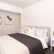 Kennington Beach Getaway with Spa Kennington Beach Getaway with Spa