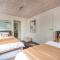 The Navigator with heated pool and spa