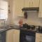 Self Catering. walking distance to beach.