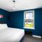23 Trafalgar Square with hot tub and cinema