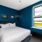 23 Trafalgar Square with hot tub and cinema