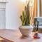 Knightsbridge Stylish Two Bedroom Apartment