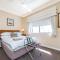 Ocean Sunsets - 2 bedroom converted warehouse apartment