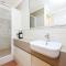 Ocean Sunsets - 2 bedroom converted warehouse apartment