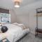 Character Townhouse in Town Centre & Superb Views