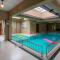 Otonia by StayVista with Indoor swimming pool, Modern interiors & a mix of indoor & outdoor games - Панчгані