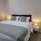 Stylish 2 bed home- short walk to Tottenham Stadium/Stations