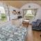 The Snuggly Sheep Farm Stay Shepherd Hut - Ballyshannon