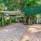 Charming Waterfront Pool Home - Форт-Лодердейл