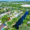 Charming Waterfront Pool Home - Форт-Лодердейл