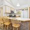 Woods V17 2-Bed & Loft with Fireplace, whirlpool tub, and sports center