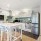 Castor Bay Escape - Auckland Seaside Suburb - Pool - Auckland