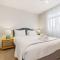 The Ridge Apartment near Beaches with Parking - Auckland