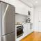 The Ridge Apartment near Beaches with Parking - Auckland