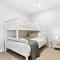 The Ridge Apartment near Beaches with Parking - Auckland