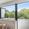 The Ridge Apartment near Beaches with Parking - Auckland