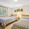 Spacious townhouse located in Killington,close to shops & night clubs Colony