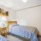 Spacious townhouse located in Killington,close to shops & night clubs Colony