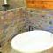 The Rustic Inn - Family friendly, Close to Fiesta Texas, SeaWorld, Riverwalk and more