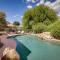 Luxe Phoenix Home with Pool and Basketball Court! - 凤凰城