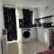 Luxury Ensuite Studio In Crayford Dartford Bexley London With Full Kitchen And Side Garden Alleyway Entrance - Slades Green