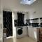 Luxury Ensuite Studio In Crayford Dartford Bexley London With Full Kitchen And Side Garden Alleyway Entrance - Slades Green
