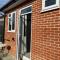 Luxury Ensuite Studio In Crayford Dartford Bexley London With Full Kitchen And Side Garden Alleyway Entrance - Slades Green