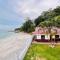 Beach-Front Mini-Chalet - Private Beach Access, KTV, Seaview Pool, BBQ and Beyond! - 丹绒武雅
