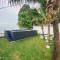Beach-Front Mini-Chalet - Private Beach Access, KTV, Seaview Pool, BBQ and Beyond! - 丹绒武雅
