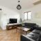 Haven on Noosa Hill - sunset views, pools, spa