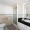 Haven on Noosa Hill - sunset views, pools, spa