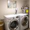 Waddle on Inn- Hot Tub, Pet Friendly, Fully Fenced, 5 Blocks to Beach!