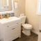 Waddle on Inn- Hot Tub, Pet Friendly, Fully Fenced, 5 Blocks to Beach!