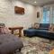 3 minutes to downtown w/Patio, Art, Fire Pit, BBQ - Ланкастер