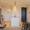 Luxury 2 Bedroom CBD Apartment with Free Parking