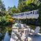 Classy Lakehouse Retreat with private dock, BBQ, Peaceful, Nature, Conveniently Located - Victoria