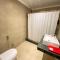 Status Business Hotel - Naveen Market