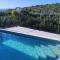 Apartman Retro with heated pool and gym for 8 - Murter