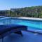 Apartman Retro with heated pool and gym for 8 - Murter