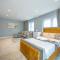 *RE7C* Ground floor room, For your most relaxed & Cosy stay + Free Parking + Free Fast WiFi * - Batley